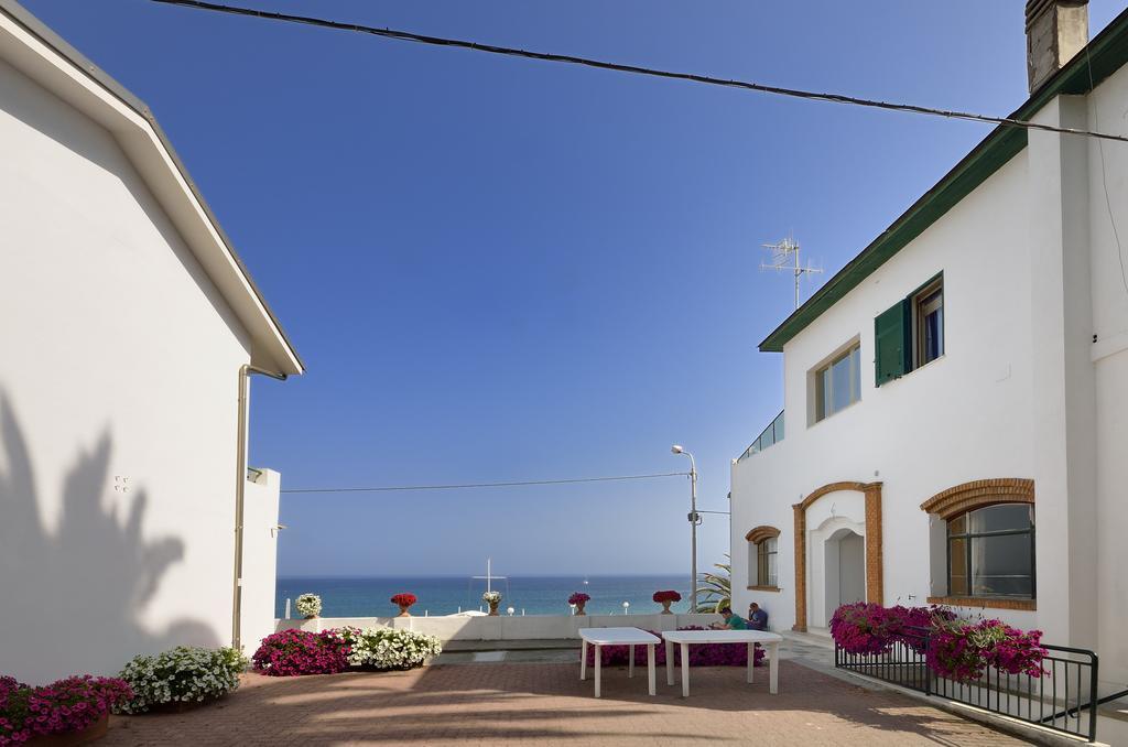 Blue Beach Bussana Nuova Esterno foto