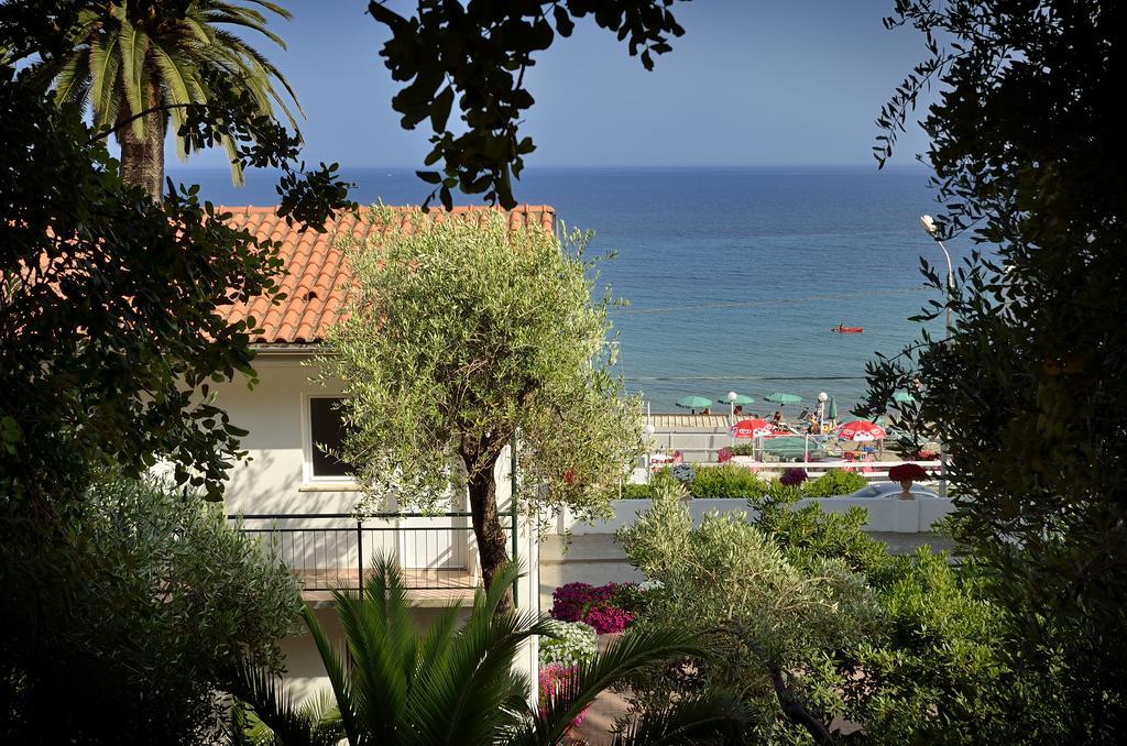 Blue Beach Bussana Nuova Esterno foto