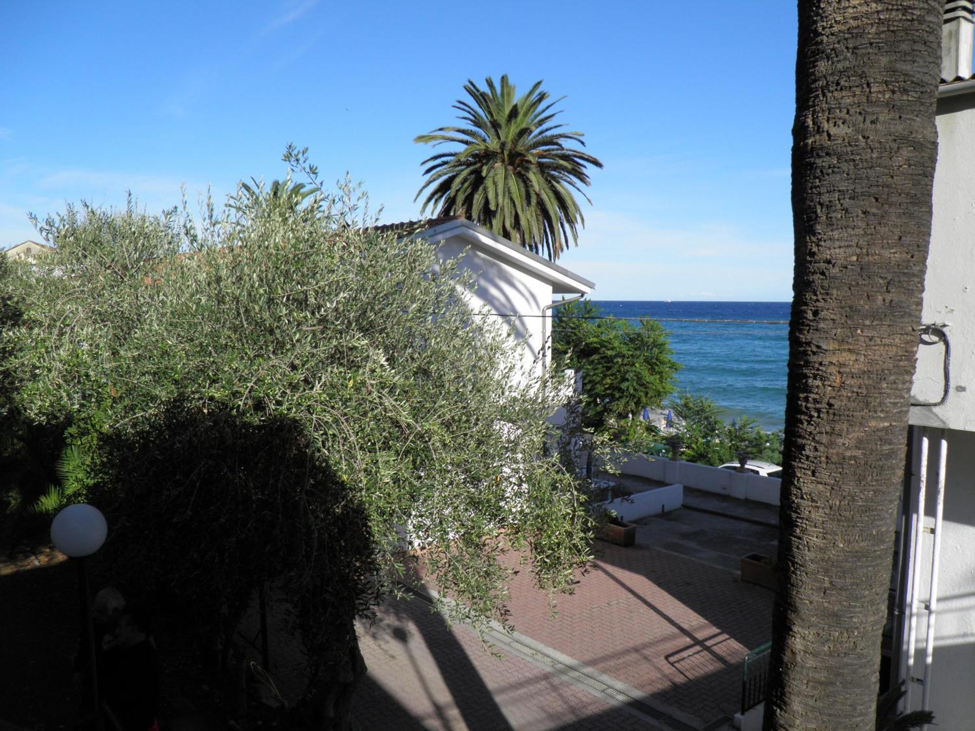 Blue Beach Bussana Nuova Esterno foto