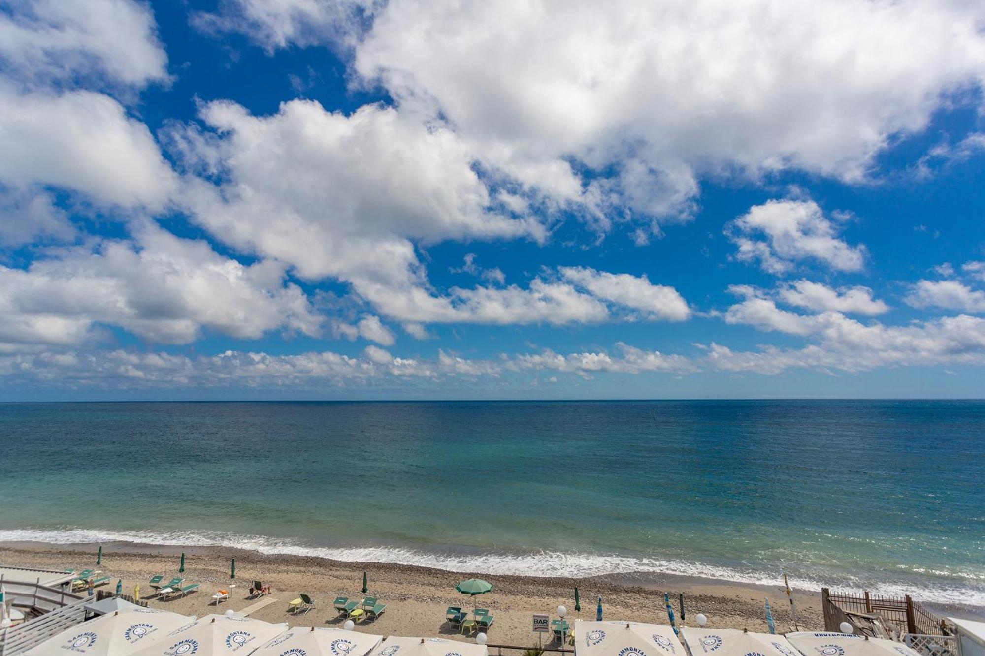 Blue Beach Bussana Nuova Esterno foto