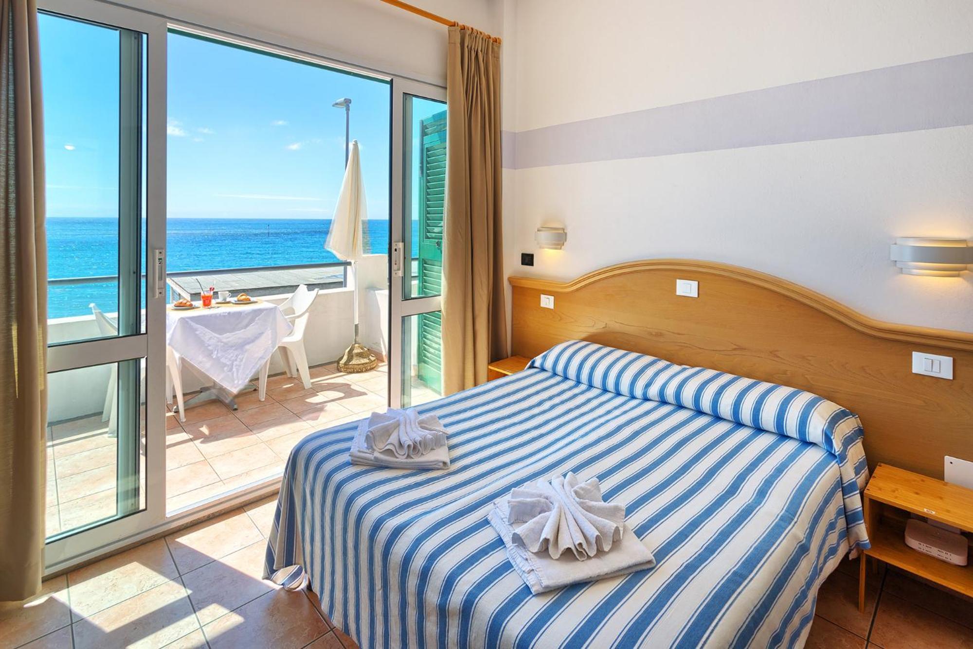 Blue Beach Bussana Nuova Esterno foto