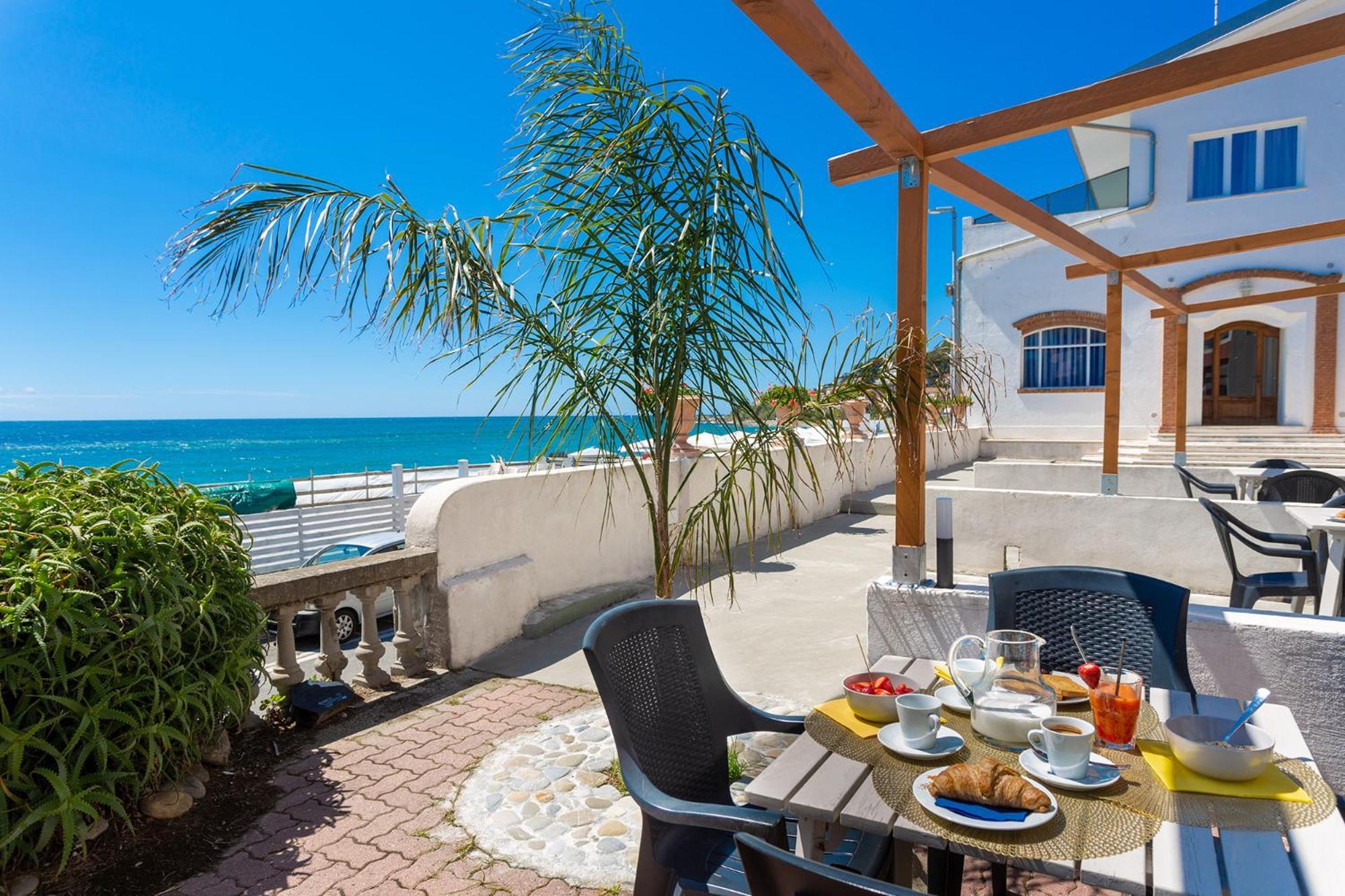 Blue Beach Bussana Nuova Esterno foto